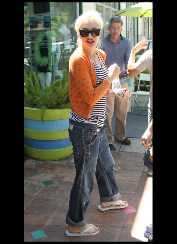 Gwen Stefani à la sortie de son salon de manucure à West Hollywood le 1er mai 2010