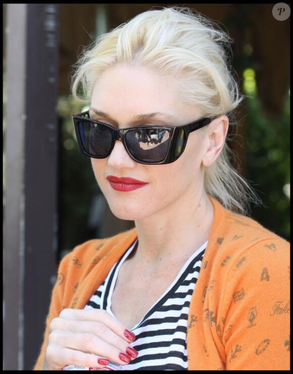 Gwen Stefani à la sortie de son salon de manucure à West Hollywood le 1er mai 2010