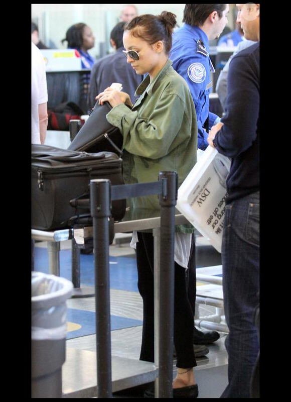 Nicole Richie à l'aéroport de Los Angeles, le 2 mai 2010