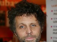 Regardez Stéphane Guillon, scandalisé d'avoir offert à son ennemi Stéphane Bern un retour... en jet privé ! (réactualisé)