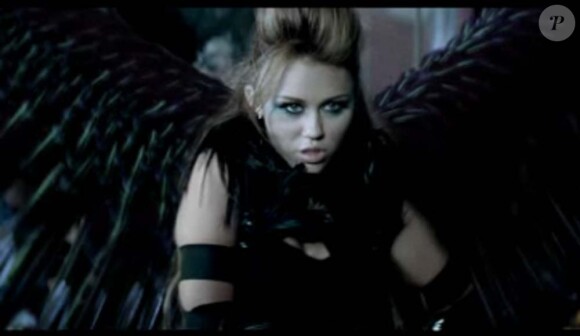Miley Cyrus, dans le clip Can't be tamed, premier extrait de son troisième album solo, à paraître le 21 juin 2010.