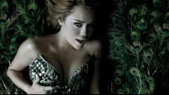 Miley Cyrus : Regardez le sublime clip de "Can't be tamed"... et découvrez son corset à 25 000 dollars, c'est indécent !