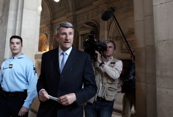 La famille de Philippe de Villiers n'a pas fini de se déchirer dans l'affaire de viol opposant deux de ses fils, Guillaume et Laurent. Le 25 mars 2010, le procureur de Versailles a requis le non-lieu en faveur de Guillaume.