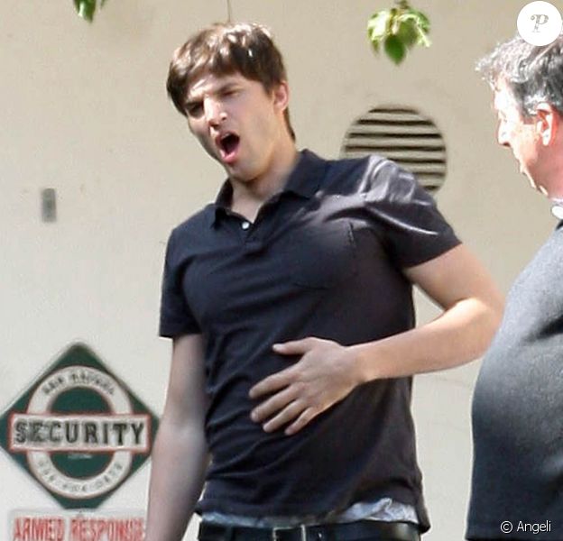 Ashton Kutcher sur le plateau de son nouveau projet, à Los Angeles, le 6 mai 2010.