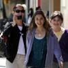 Teri Hatcher, sa fille Emerson et une amie de celle-ci dans les rues de Los Angeles (29 avril 2010, Etats-Unis)