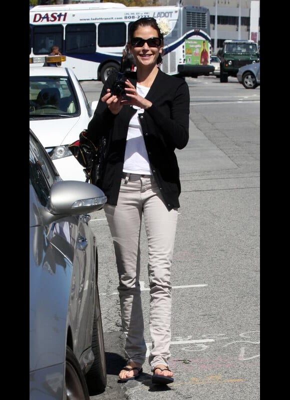 Teri Hatcher dans les rues de Los Angeles (29 avril 2010, Etats-Unis)