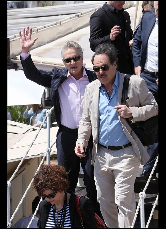 Michael Douglas et Olivier Stone viennent présenter Wall Street 2 (63ème Festival de Cannes, 13 mai 2010)