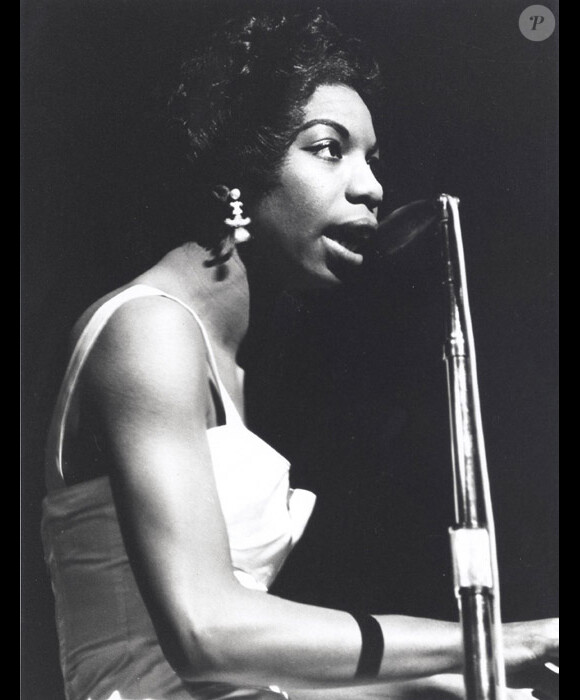 Nina Simone sur scène en 1960 au festival de Circa