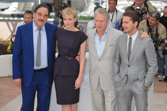Oliver Stone, Carey Mulligan, Michael Douglas et Shia LaBeouf lors du photocall de Wall Street 2 le 14 mai 2010 durant le festival de Cannes