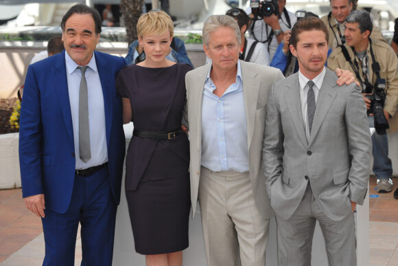 Oliver Stone, Carey Mulligan, Michael Douglas et Shia LaBeouf lors du  photocall de Wall Street 2 le 14 mai 2010 durant le festival de Cannes