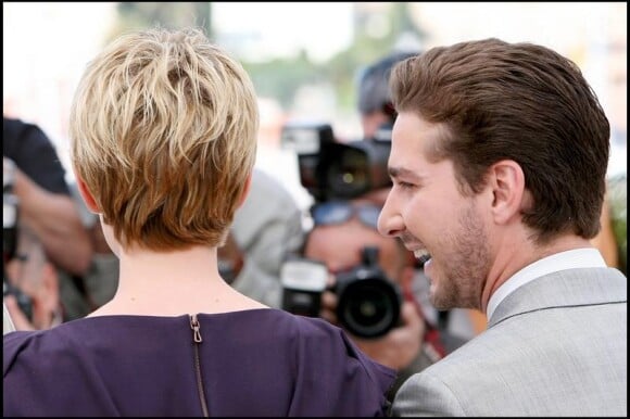 Carey Mulligan et Shia LaBeouf lors du photocall du film Wall Street 2 à Cannes le 14 mai 2010