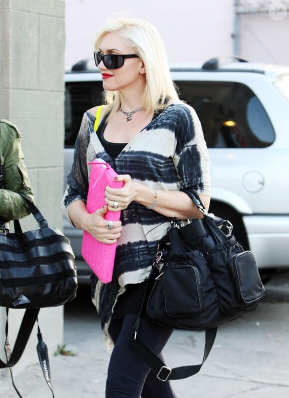 Gwen Stefani à Los Angeles le 14 mai 2010 avec une tenue ample...