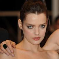 Cannes 2010 - Roxane Mesquida et son regard perçant ont affolé les noctambules de la Croisette !