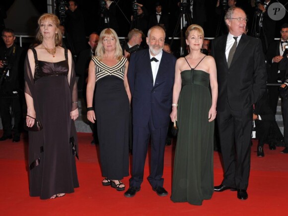 L'équipe d'Another Year, de Mike Leigh, sur le tapis rouge du Festival de Cannes, avant sa projection, le 15 mai 2010