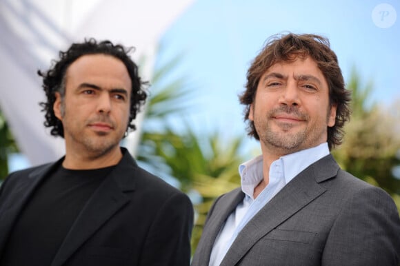 Alejandro Gonzalez Inarritu et Javier Bardem lors du photocall du film Biutiful pendant le 63e festival de Cannes le 17 mai 2010