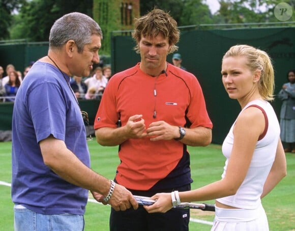 L'excellent Pat Cash (photo : sur le tournage de Wimbledon avec Kirsten Dunst), gloire du tennis australien, devient grand-père... à 44 ans !