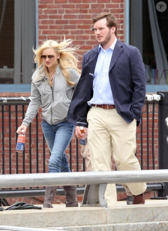 Anna Faris et son époux Chris Pratt, sur le tournage du film What's your number ?, le mardi 18 mai, à Boston.