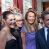 Candice Hugo, Mireille Darc, Nicole Coullier et Nicolas Sarkozy à la remise d'insigne de Gilbert Coullier, le 20 mai 2010.
