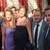 Gilbert et Nicole Coullier, Patrick Timsit et sa compagne Sophie, enceinte, entourent Nicolas Sarkozy. Le 20 mai 2010