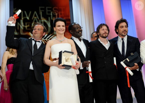 Xavier Beauvois, Juliette Binoche, Mathieu Amalric et Javier Bardem lors de la cérémonie de clôture du 63e festival de Cannes le 23 mai 2010