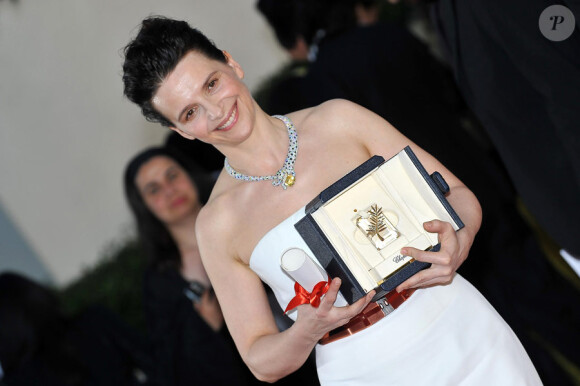 Juliette Binoche, prix d'interprétation pour Copie Conforme après la cérémonie de clôture du 63e festival de Cannes le 23 mai 2010