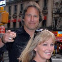 John Corbett : Loin de son personnage de Sex and the City, il est au paradis avec la superbe Bo Derek !