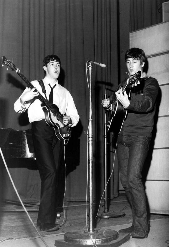 Paul McCartney et John Lennon dans les années 60 !