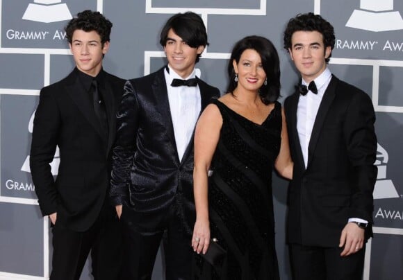 Les Jonas Brothers et leur mère Denise 