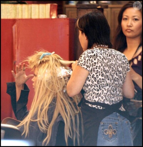 Sophie Monk chez le coiffeur, le 25 mai 2010 à Los Angeles