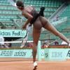 Venus Williams et les années 2000 : 10 ans de looks en courts complètement fous, fashion, bariolés, osés et courts évidemment ! Ici : à Roland-Garros 2010.