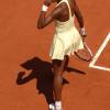 Venus Williams et les années 2000 : 10 ans de looks en courts complètement fous, fashion, bariolés, osés et courts évidemment ! Ici à Roland-Garros en juin 2006.