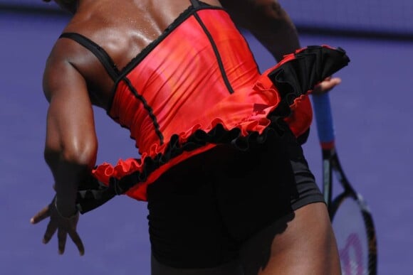 Venus Williams et les années 2000 : 10 ans de looks en courts complètement fous, fashion, bariolés, osés et courts évidemment ! Ici au tournoi de Rome en mai 2010.
