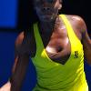 Venus Williams et les années 2000 : 10 ans de looks en courts complètement fous, fashion, bariolés, osés et courts évidemment ! Ici à l'Open de Melbourne en janvier 2010.