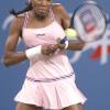 Venus Williams et les années 2000 : 10 ans de looks en courts complètement fous, fashion, bariolés, osés et courts évidemment ! Ici à l'US Open en septembre 2004.