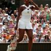 Venus Williams et les années 2000 : 10 ans de looks en courts complètement fous, fashion, bariolés, osés et courts évidemment ! Ici à Wimbledon en juin 2008.