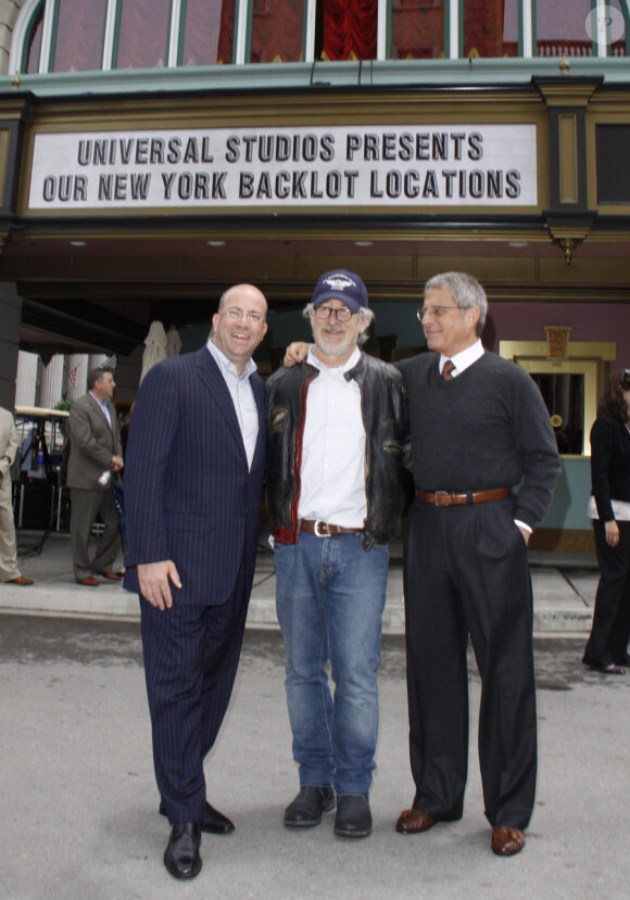  Jeff Zucker, Steven Spielberg et Ron Meyer lors de l'inauguration des décors  reconstituant New-York à Universal Studios en Californie le 27 mai 2010