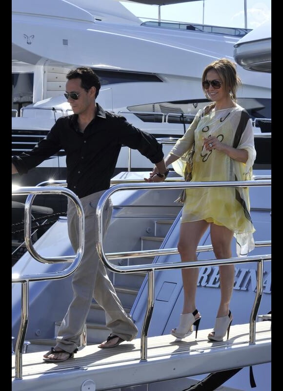 J-Lo et Marc Anthony prennent du bon temps sur le bateau de leurs amis Dolce & Gabbana. Mai 2010