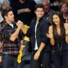 Zac Efron assiste au match de basket Los Angeles Lakers-Phoenix Suns, jeudi 27 mai, en compagnie de Ryan Rottman, Nina Dobrev et Ian Somerhalder.