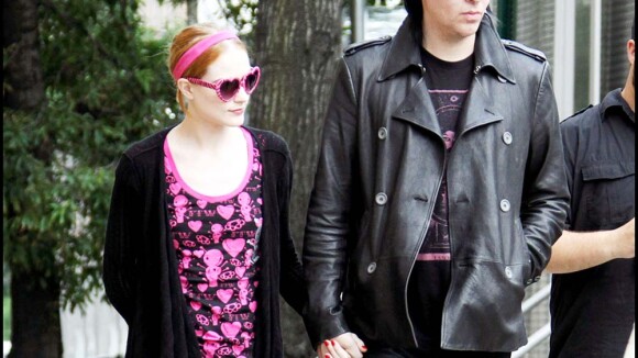 Evan Rachel Wood à côté de son chéri Marilyn Manson... Elle a osé le rose girly !