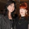 Daisy Lowe et Florence Welch lors d'une exhibition d'art à but caritatif à Londres le 2 juin 2010