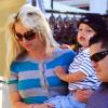 Britney Spears et ses deux garçons vont déjeuner à Santa Monica, vendredi 4 juin, aux côtés de Jamie Spears, papa de la chanteuse.