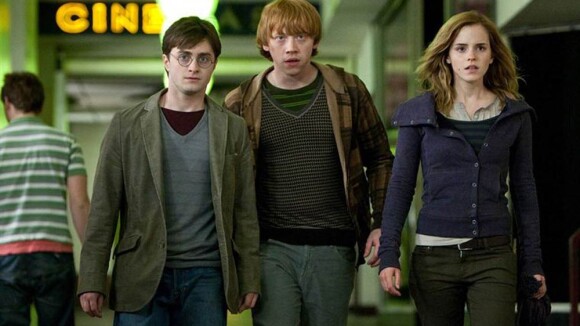 Regardez Daniel Radcliffe et la jolie Emma Watson dans le nouveau trailer de "Harry Potter et les reliques de la mort - partie 1" !