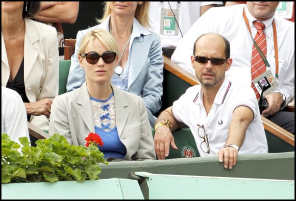 Judith Godrèche et Maurice Barthélémy lors de la finale hommes à Roland Garros le 6 juin 2010