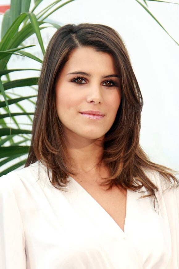 Karine Ferri sort ses jolies gambettes pour le festival de télévision de Monte-Carlo (7juin 2010)