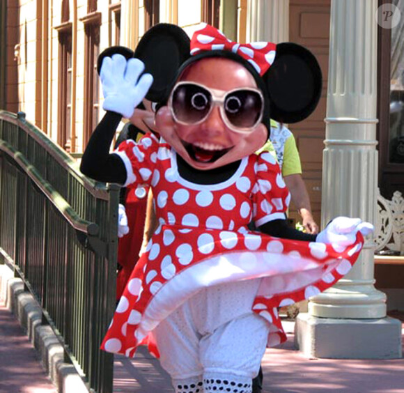Emma d'Uzzo en Minnie. Bah oui, c'est pas facile de ressembler à la copine de Mickey !