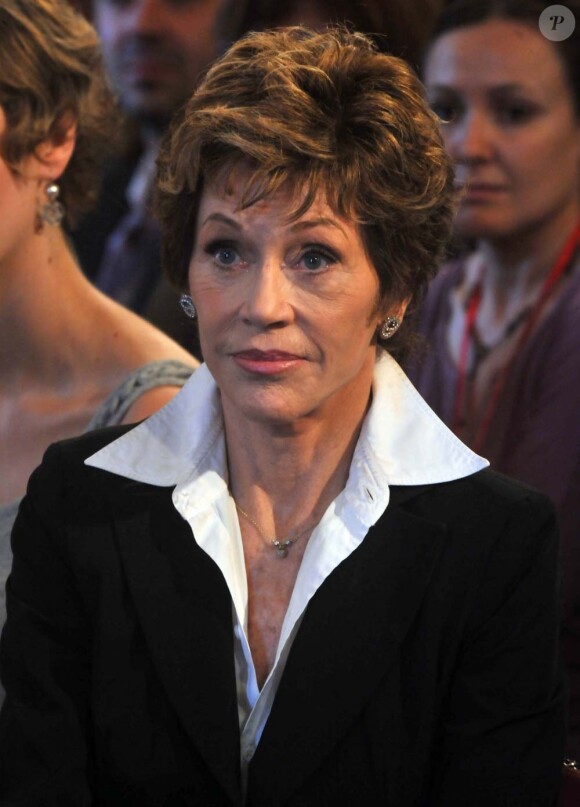 Jane Fonda reçoit la Grande médaille de vermeil de la ville de Paris des mains de Bertrand Delanoë, le 10 juin 2010.