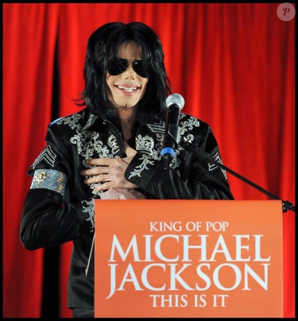 Michael Jackson lors de la conférence de presse annonçant les concerts This is it en 2009