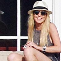 Lindsay Lohan : torride sur une plage de Malibu... Mais y'a pas quelque chose qui cloche ?