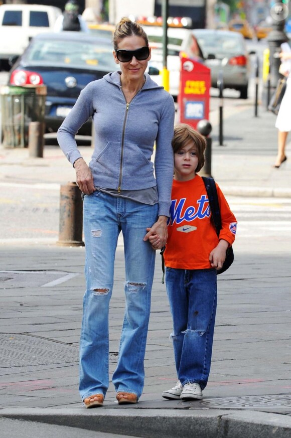 Sarah Jessica Parker accompagne son petit James à l'école, vendredi 11 juin.
