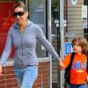 Sarah Jessica Parker accompagne son petit James à l'école, vendredi 11 juin.